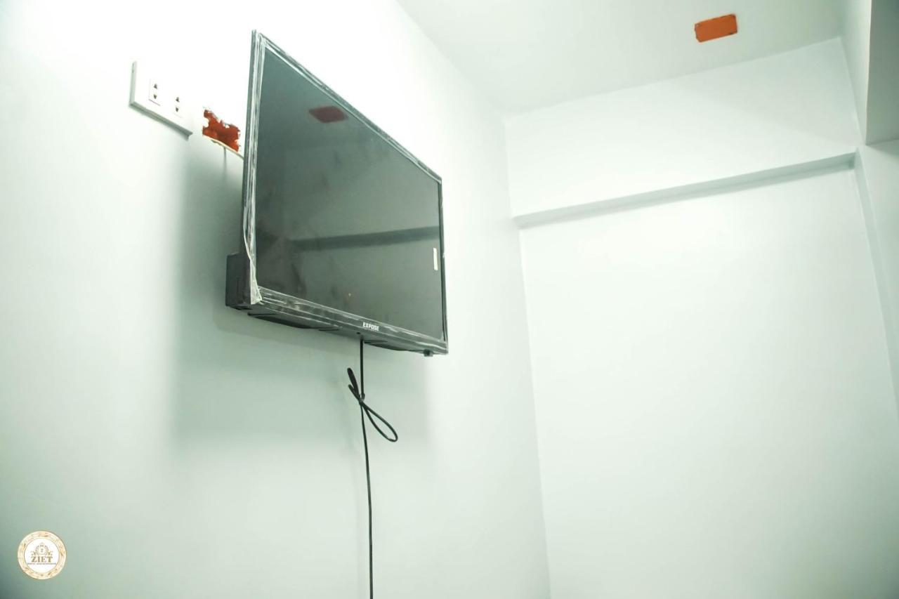 Ziet Hotel Mambajao Quarto foto