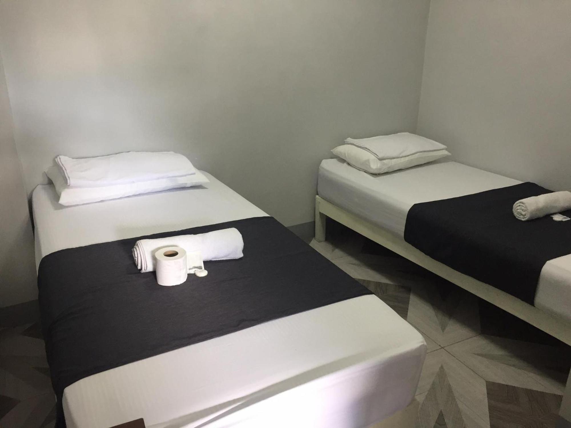 Ziet Hotel Mambajao Quarto foto