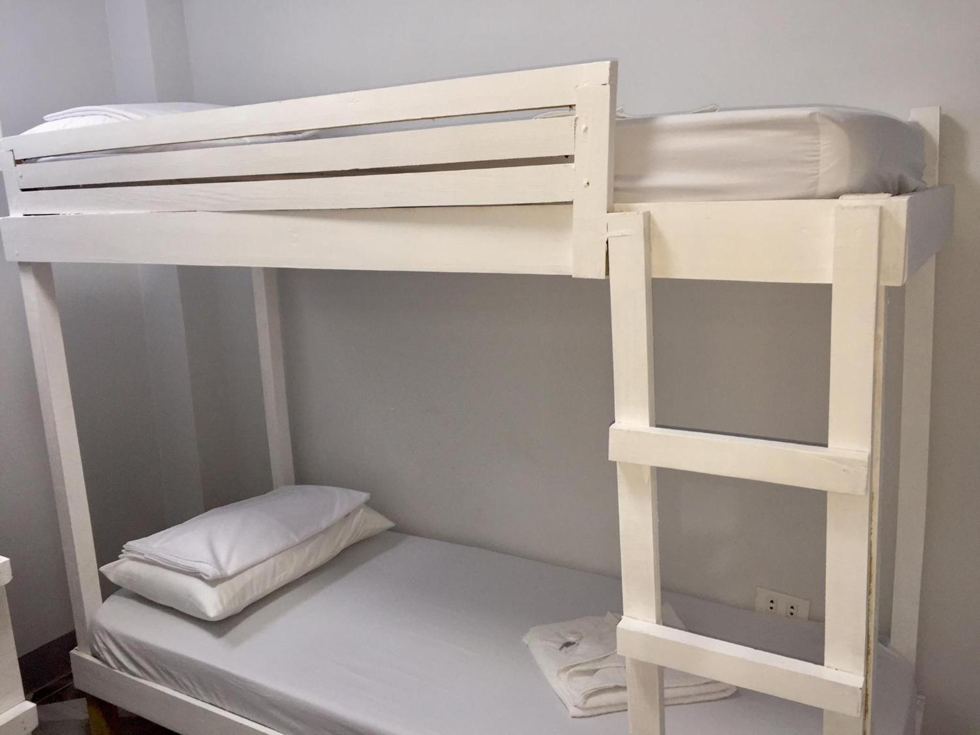 Ziet Hotel Mambajao Quarto foto